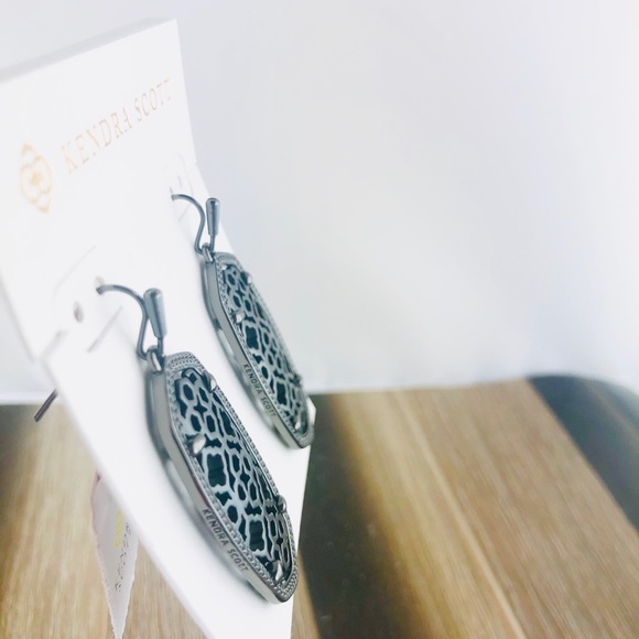 Kendra Scott Elle filigree gunmetal earrings - Picture 2 of 3